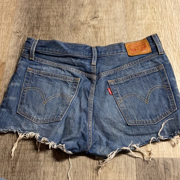 Levi’s Jean Shorts - Picture 3 of 5